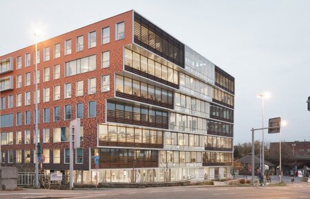 Kantoren te huur in Quantum Building aan Dampoortstation Gent met prachtig uitzicht