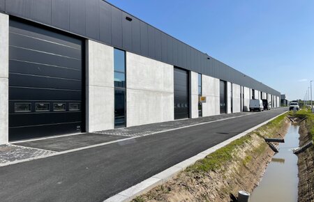 *VERHUURD* 402m² nieuwbouw kmo unit met 4 parkeerplaatsen te huur in Lokeren - industriepark E17/4