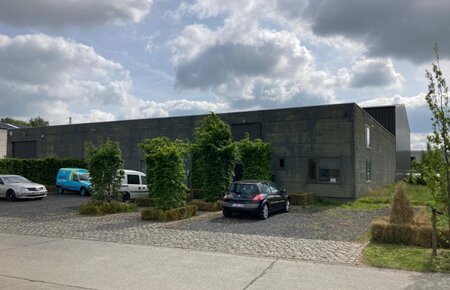 ***VERKOCHT*** Bedrijfsgebouw te koop in Gavere