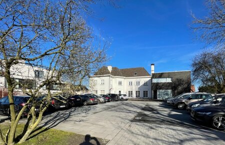 Villa met dokterspraktijk op toplocatie