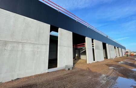 245m² nieuwbouw kmo unit met 18m² mezzanine en 2 parkeerplaatsen te huur in Lokeren - industriepark E17/4