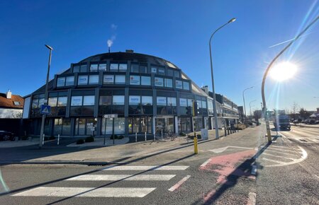 Lichtrijk kantoor te huur op zichtlocatie aan de rand van Gent