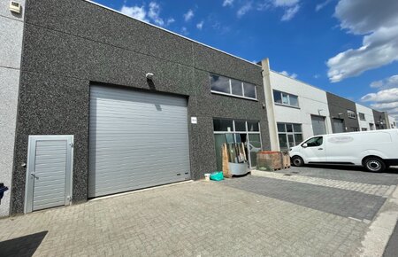 KMO-unit met mezzanine en parking te huur in Wetteren op toplocatie