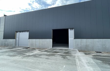 Nieuwbouw magazijn op Cassandra site nabij R4 Wondelgem met 5 parkeerplaatsen