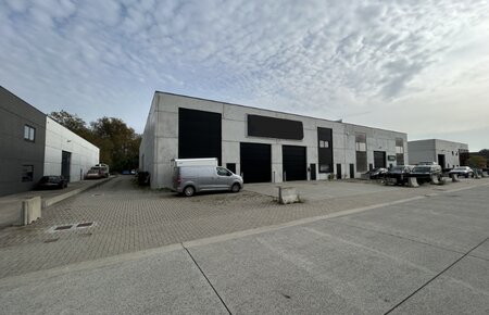 LOODS 520 M² + 160 M² KANTOREN op TOPLOCATIE – NABIJ E-40 – AFRIT ERPE-MERE