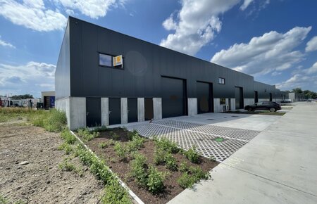 436m² nieuwbouw kmo unit met 2 parkeerplaatsen te huur in Wondelgem – “Gundilo Park”