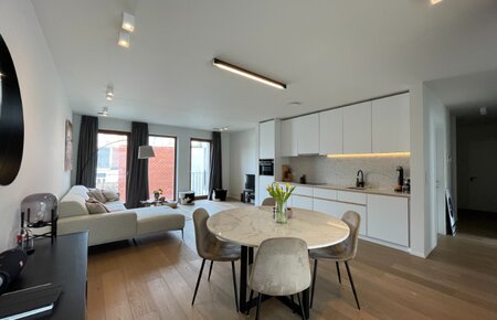 Recent luxe appartement met mooi terras – tussen de Reep en Sint-Annaplein