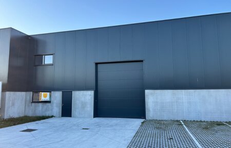 361m² nieuwbouw kmo unit met 3 parkeerplaatsen te huur in Wondelgem – “Gundilo Park”