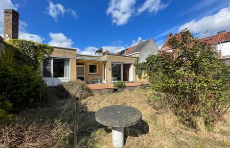 Zeer rustig gelegen rijwoning (smal straatje) op wandelafstand van het centrum, t Zand, de Smedenvest en het Station Brugge