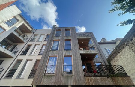 Recent luxe appartement met mooi terras – tussen de Reep en Sint-Annaplein
