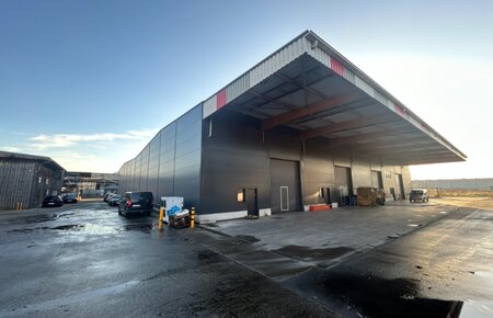 250m² opslagruimte incl. 124m² koelruimte te huur in Evergem.