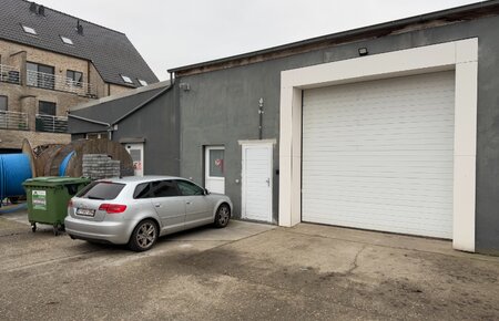 Magazijn van 280 m² met kantoortje