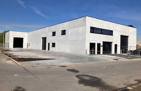 Nieuwbouw magazijn op uitstekende ligging - mogelijkheid tot kantoor