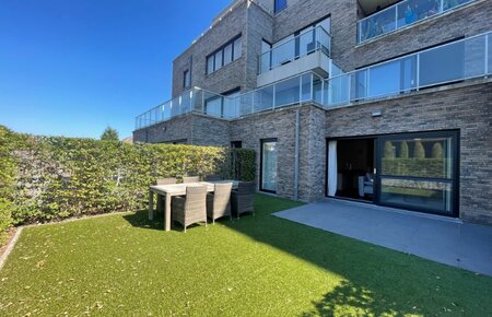 Instapklaar appartement/kantoor/praktijk met tuin en terrassen nabij Technologiepark
