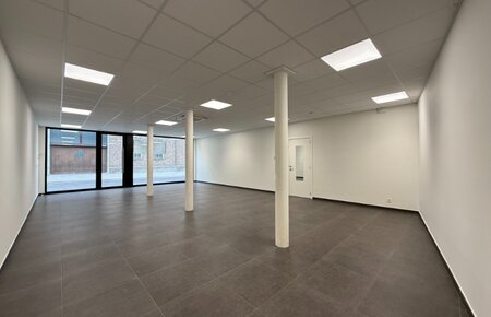 Recent en energiezuinig handelspand of kantoor in hartje Temse