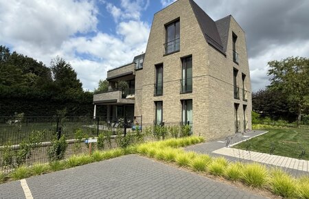 Ruim en luxueus dakappartement met prachtig dakterras – topligging in Destelbergen