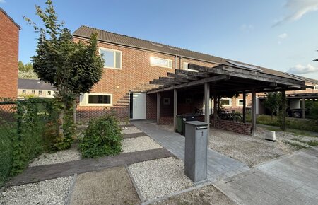 Rustig gelegen woning met mooie tuin en carport