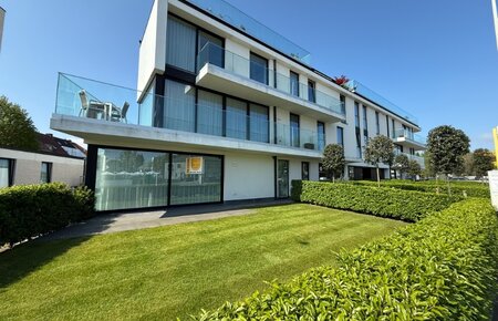 *** VERHUURD*** Lichtrijk gelijkvloers kantoor 121m² + terras en tuin