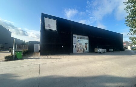Moderne KMO-unit (288 m²) – vlot bereikbaar nabij R4 & Wiedauwkaai