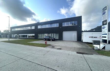 Nieuwbouw magazijn/opslagruimte – 442 m² met 6 parkings in Evergem