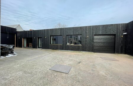 * VERKOCHT * Gerenoveerd bedrijfsgebouw te koop op topligging in Gentbrugge.