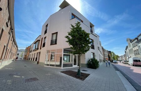 *VERKOCHT* Mooi nieuwbouw casco handelspand te koop op goede locatie in hartje Gent.