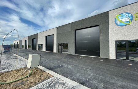 * VERKOCHT * Nieuwbouw / instapklare KMO Unit te koop in Project Riva te Dentergem