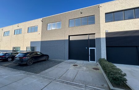 Recent magazijn van 216 m² op toplocatie in Sluis Eke