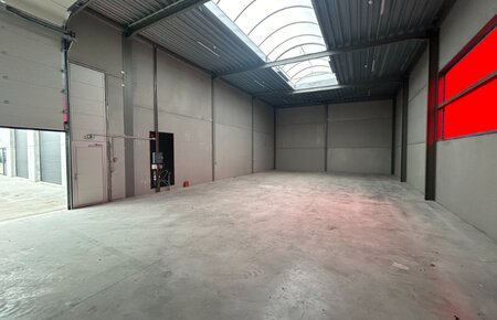 Opslag- of magazijnruimte te huur – 232 m²