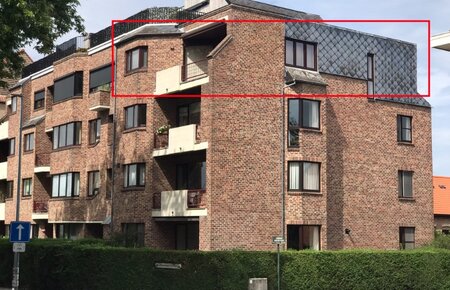 Rustig en zongeoriënteerd 3 slk appartement (153 m²), terras met een groen en weids uitzicht over het Kanaal Gent-Oostende, kelder met private autostaanplaats - op wandelafstand van AZ Sint Jan Campus en op 3 km  van het centrum van Brugge.