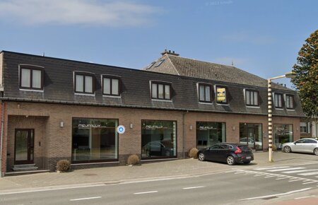 Ruime handelsruimte/toonzaal (338 m²) met 6 privéparkings – toplocatie!