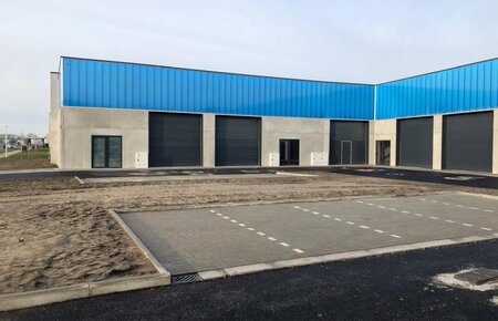 Moderne loods van 173m² met privé parkeerplaats