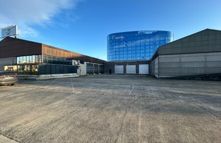 Ruime werkplaats / atelier met kantoren op topligging nabij UZ Gent