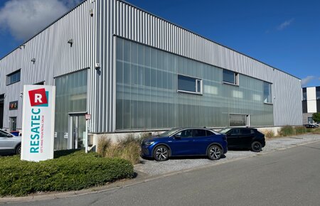 ** VERKOCHT ** - Moderne KMO-unit met 299 m² kantoren en 324 m² magazijn – nabij R4