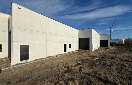 Nieuwbouw KMO-unit 380 m² + 107 m² kantoor op topligging in Evergem