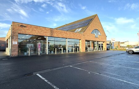 Instapklare kantoorruimte van 278 m² op commerciële topligging – Erpe-Mere