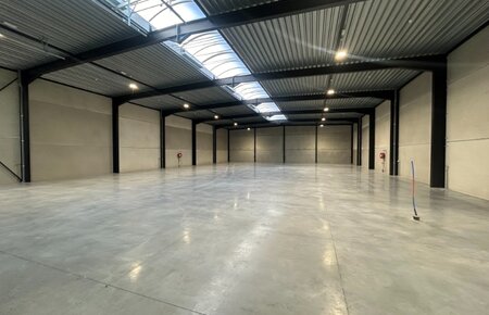 Nieuwbouw KMO-unit van 886 m² – topligging Deinze Noord