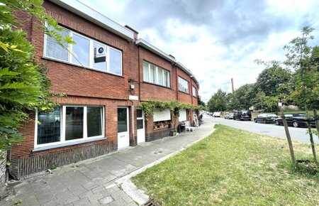 Gezellige instapklare woning aan een groen pleintje