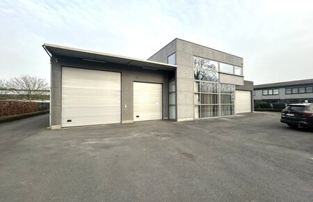 Instapklare KMO-unit met magazijn, kantoor & parking