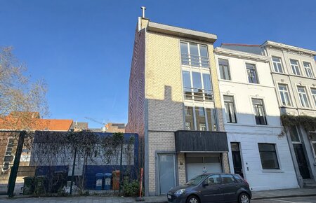 Zeer ruime woning + groot bijgebouw nabij de Visserij