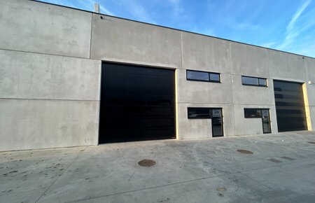 KMO-unit van 253 m² met kantoor en parking – topligging!!