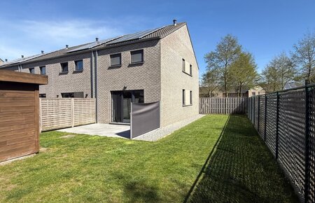 Gezellige half-open passiefwoning met zonnige tuin