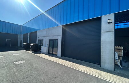 ** COMPROMIS IN OPMAAK ** - Magazijnruimte van 88 m² + parking - gelegen te Evergem