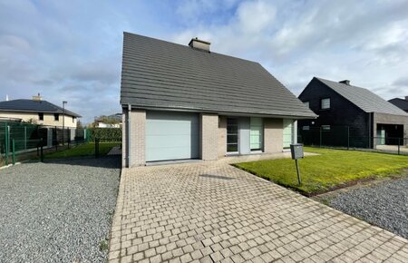 Mooie instapklare villa gelegen in een rustige en recente woonwijk