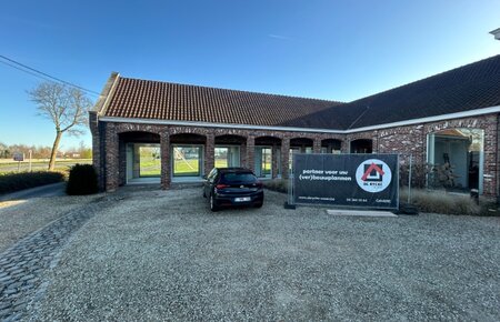 Uitstekend gelegen toonzaal (652 m²) – langs N60 Oudenaarde-Gent