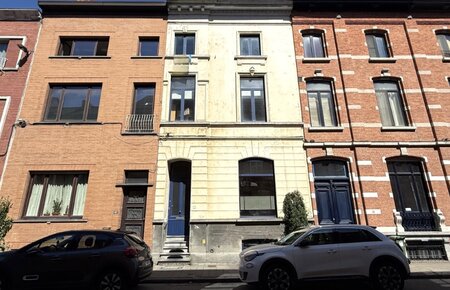 Karaktervolle burgerwoning met mooie elementen nabij de Visserij