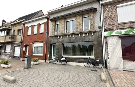 Ruime woning met 3 slaapkamers op vlot bereikbare locatie