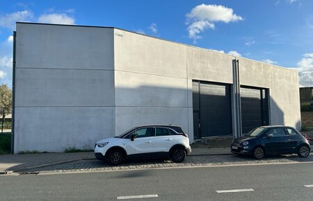 Recente KMO-unit van 246 m² op toplocatie nabij de R4
