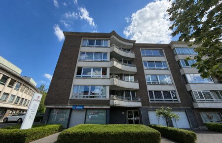 Lichtrijk dakappartement met ruim dakterras tussen Sint-Pietersstation en UZ Gent