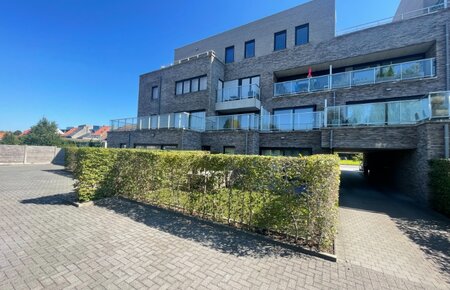 Instapklaar appartement/kantoor/praktijk met tuin en terrassen nabij Technologiepark